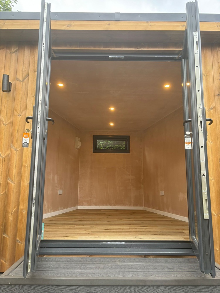Triangular room to fit the garden 2 Triangular room for a tricky space